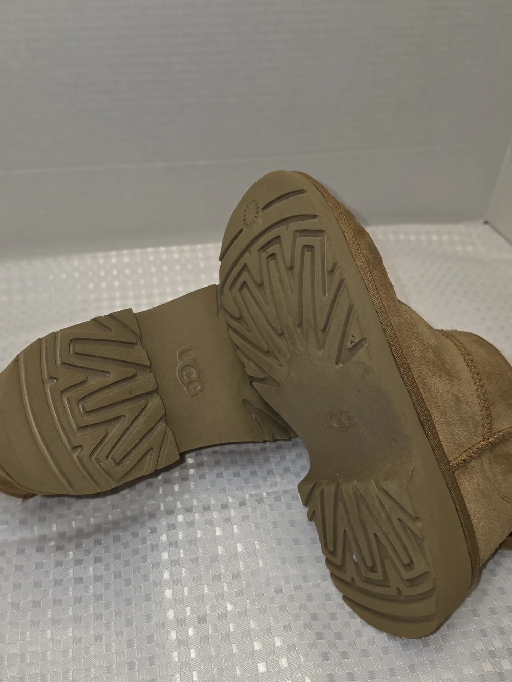 UGG kids Classic Mini Boots Chestnut Brown Size 3